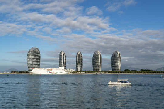 航拍海南三亚城市海岸线风光