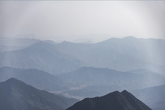 水墨群山