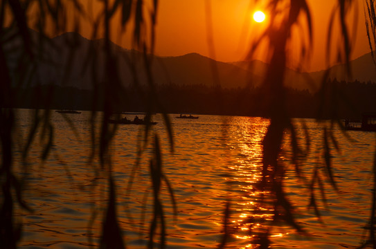 夕阳下的西湖