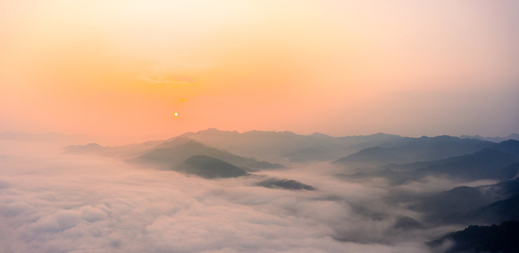 贺州思勤江茶山云海