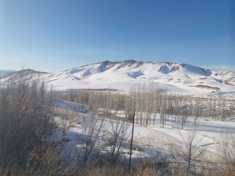 天山雪岭