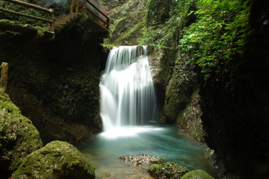 青城山瀑布