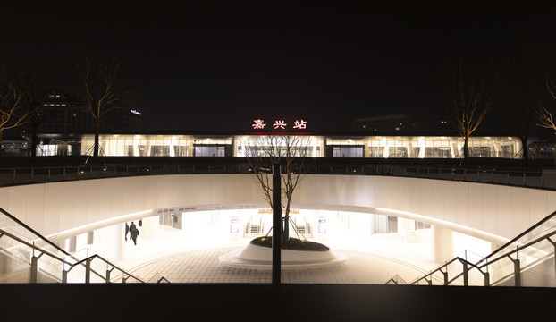 嘉兴火车站夜景