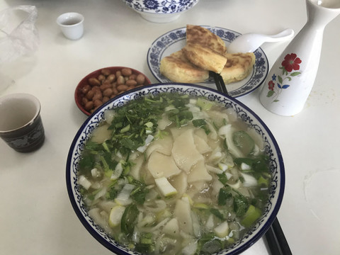 山西美食牛肉面片