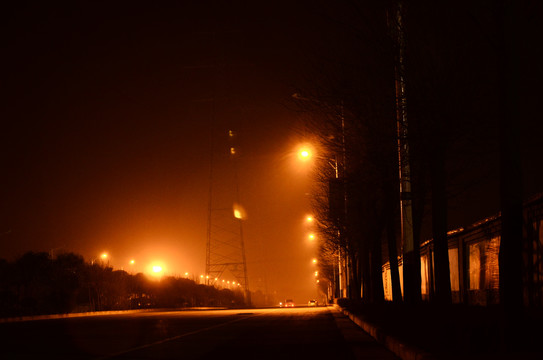 深夜路面公路