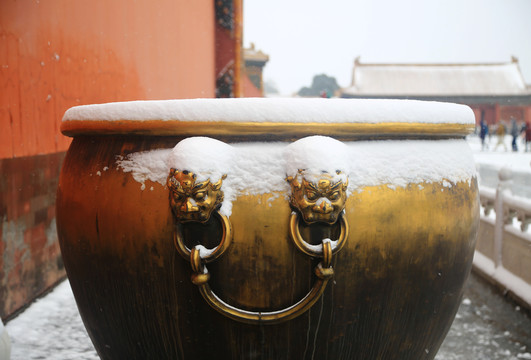 雪后故宫铜缸