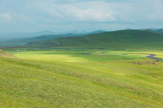 光影草原河流蒙古包马群羊群