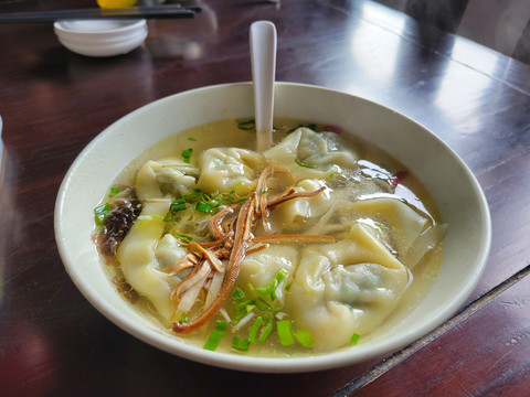 荠菜肉馄饨