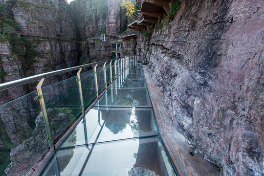 北帝山旅游风景区玻璃栈道