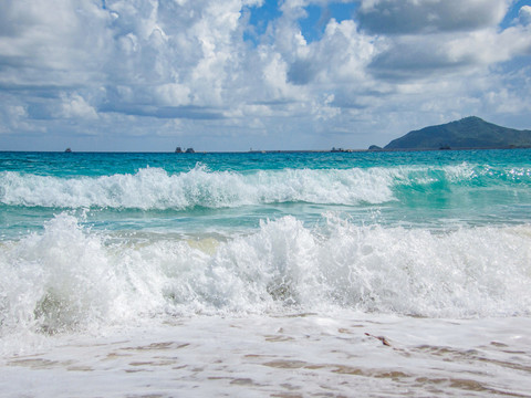 海浪沙滩