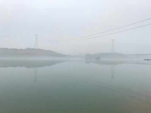 北江江面大雾