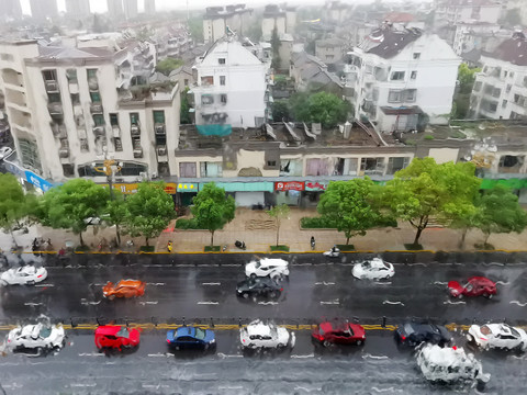 雨天的窗外街景