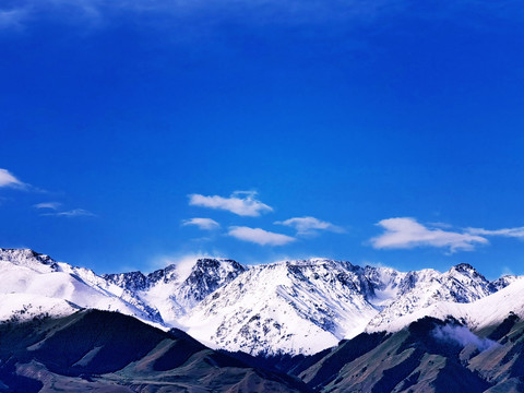 新疆哈密巴里坤天山雪山