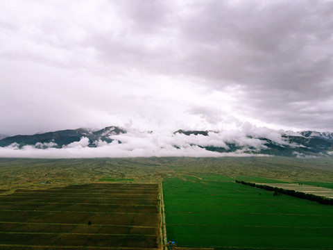 新疆哈密巴里坤天山雪山
