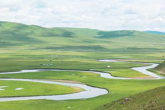 夏季草原牧场河流羊群蒙古包
