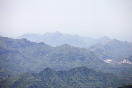 远眺山峦