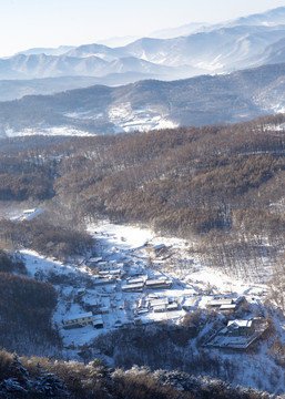 冬天的小山村