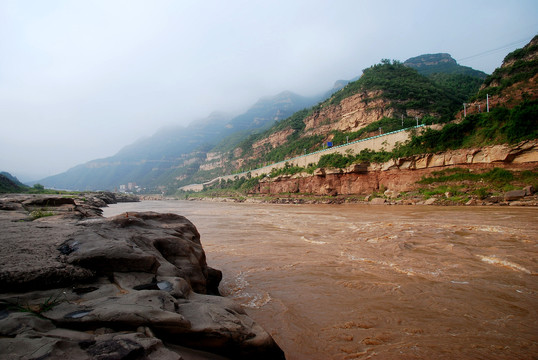 黄河河道两岸