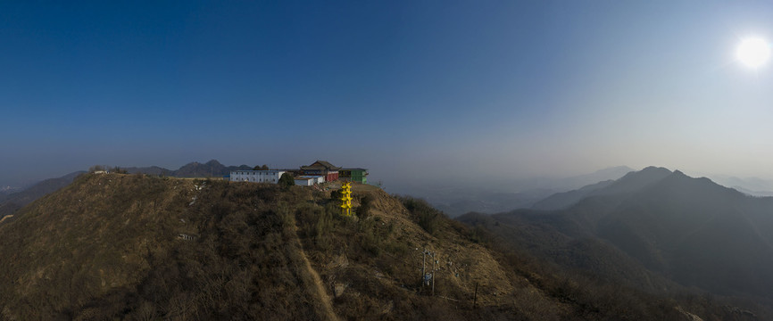 宽幅信阳震雷山雷锋寺全景图