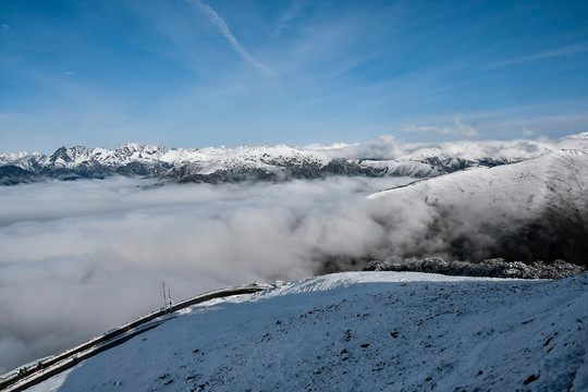 达瓦更扎雪山云海