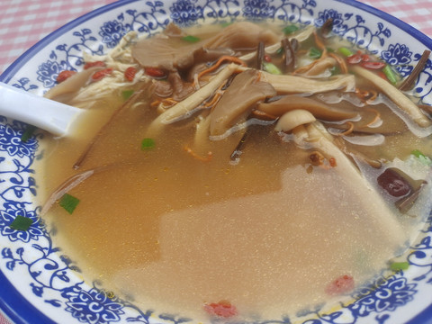 菌菇鸡肉汤