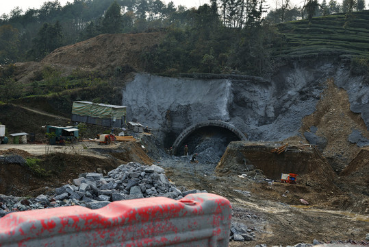 隧道建设工地