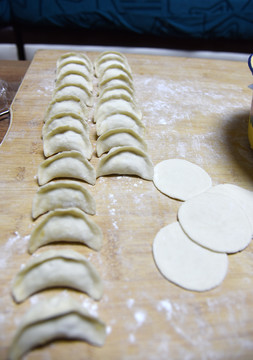 包饺子