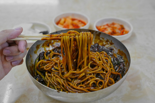 韩国料理朝鲜美食炸酱面