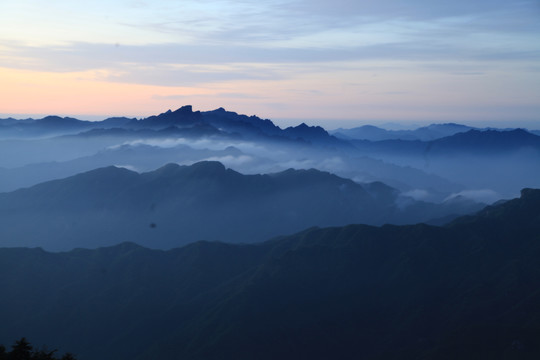 山顶日出