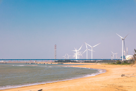 东方市鱼鳞洲海边大风车