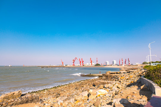 东方市鱼鳞洲海边大风车