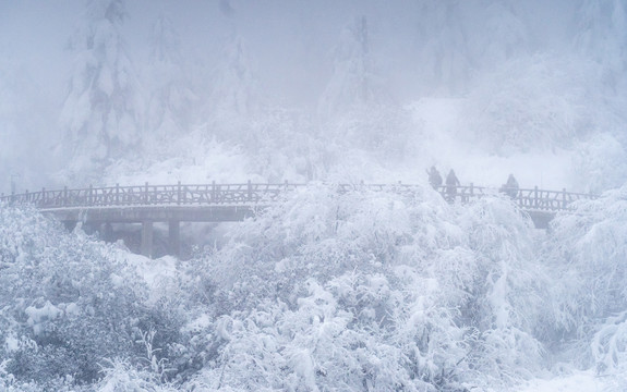 雪山游步道