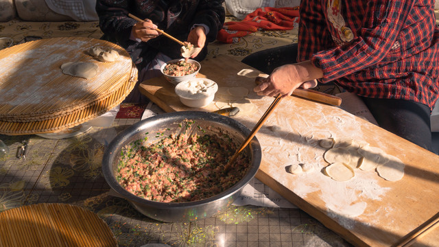 过年和面包饺子