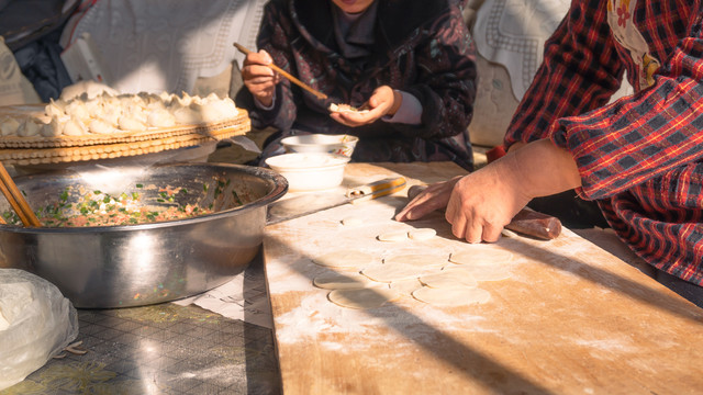 过年和面包饺子