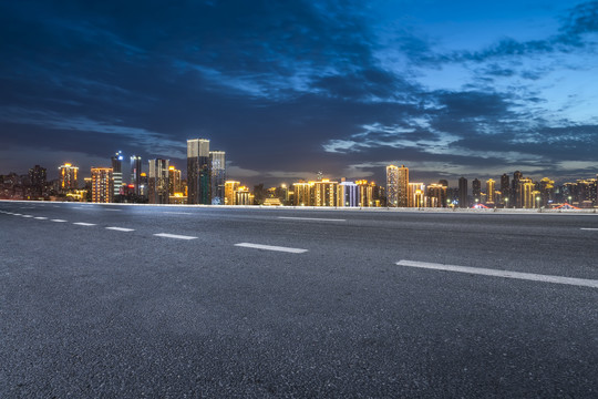 柏油马路和城市夜景