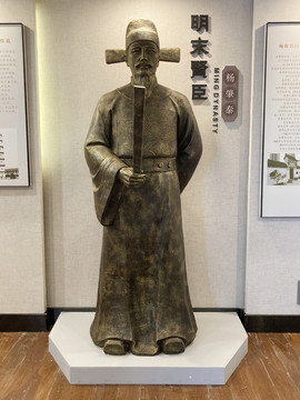 杨肇泰铜像