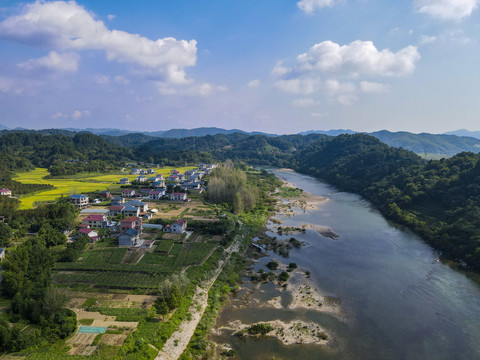 依山傍水美丽乡村航拍