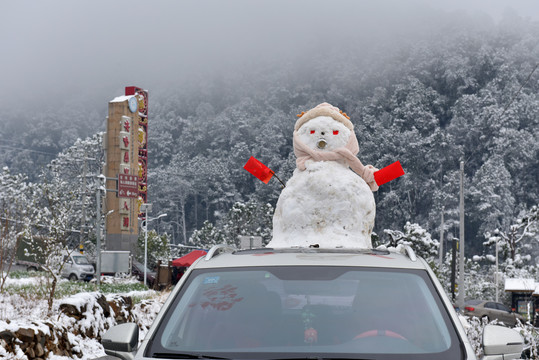 安哈镇堆雪人