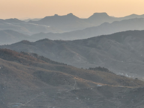 航拍沂蒙山区的山村风光