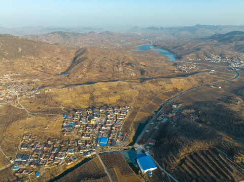 航拍沂蒙山区的山村风光