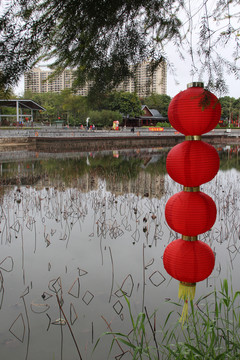 湖边红灯笼挂件