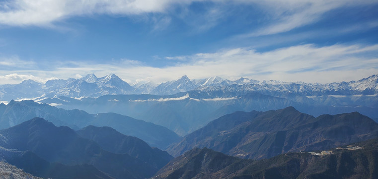 高山云海雪山