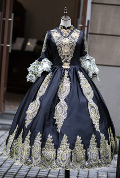 中世纪欧洲贵族服装