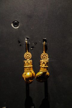 古代黄金耳饰