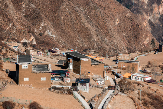 康巴藏区藏式民居村落