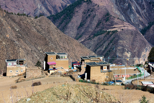 康巴藏区藏式民居村落