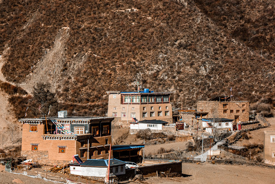 康巴藏区藏寨风光