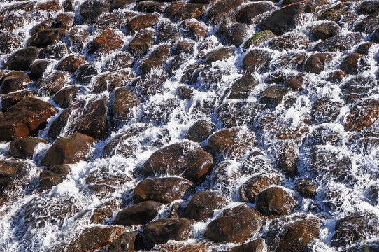 鹅卵石石滩流水