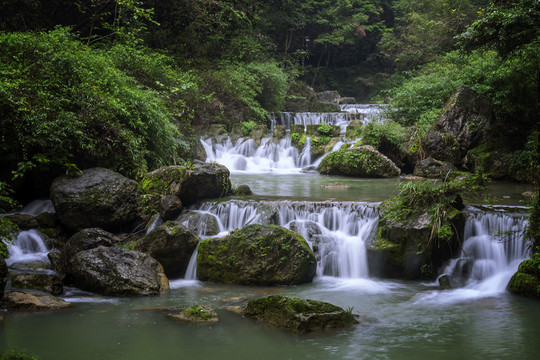 山涧群瀑图片