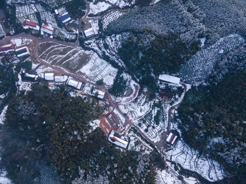 山村雪景航拍